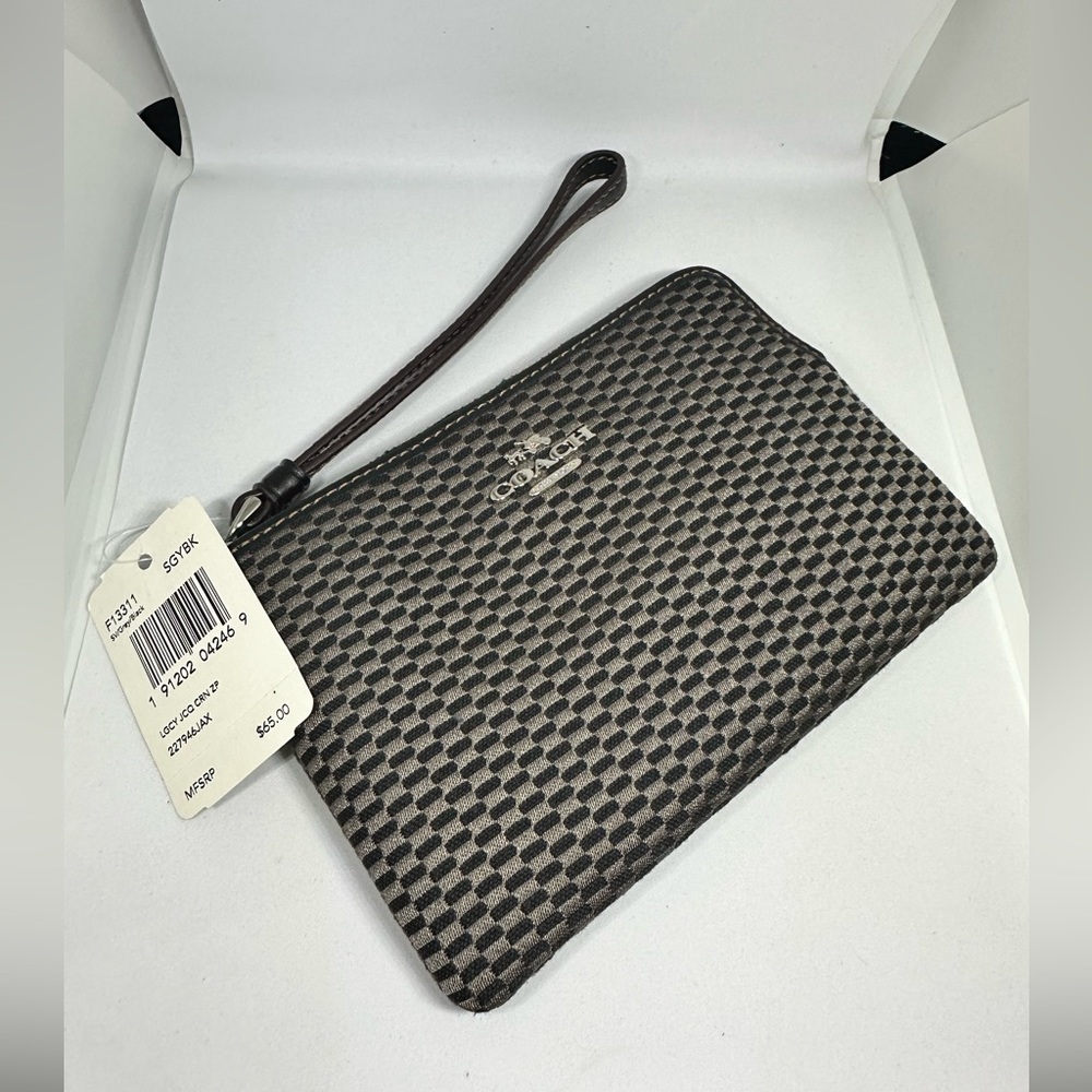 Corner Zip Wristlet
